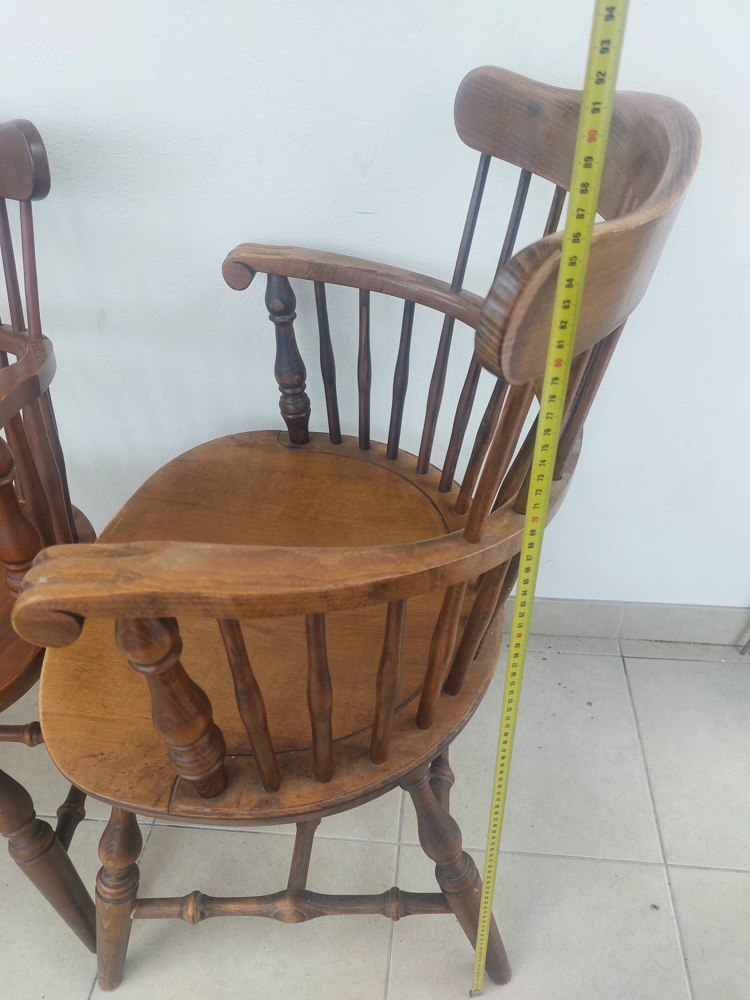 Pair of Windsor armchairs - Noticeable signs of use