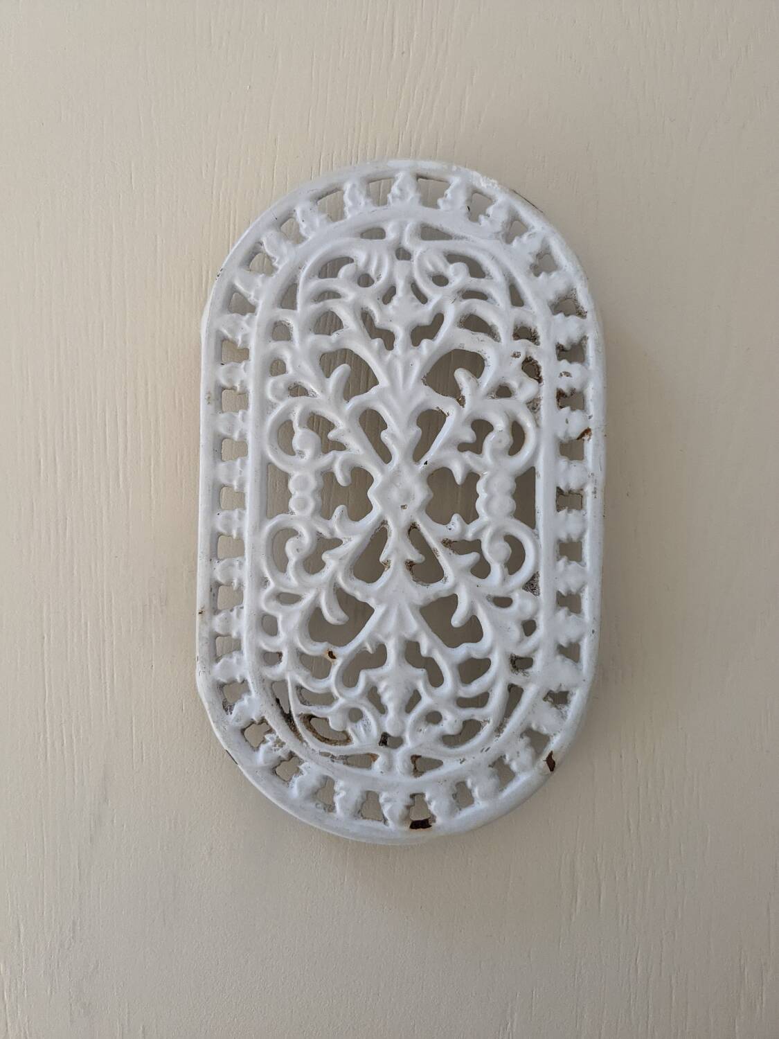 Enamelled cast iron trivet