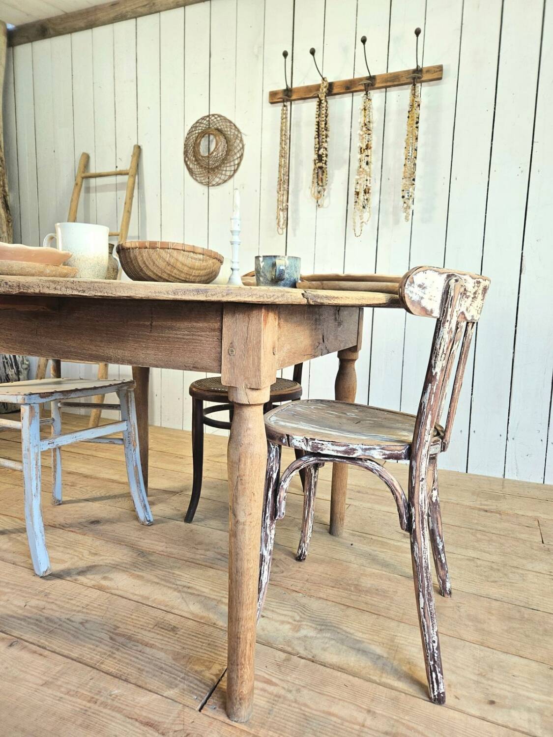 Round farmhouse table