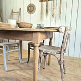 Round farmhouse table