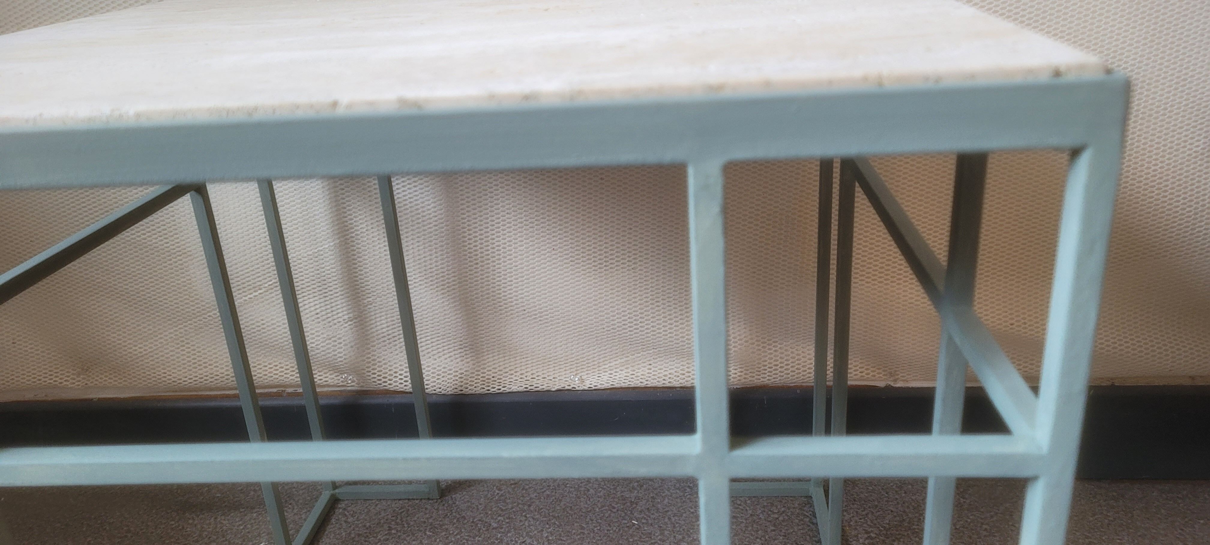 Bout de canapé, table basse en metal et travertin