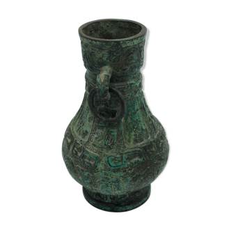 Bronze vase, probably from the Zhou dynasty