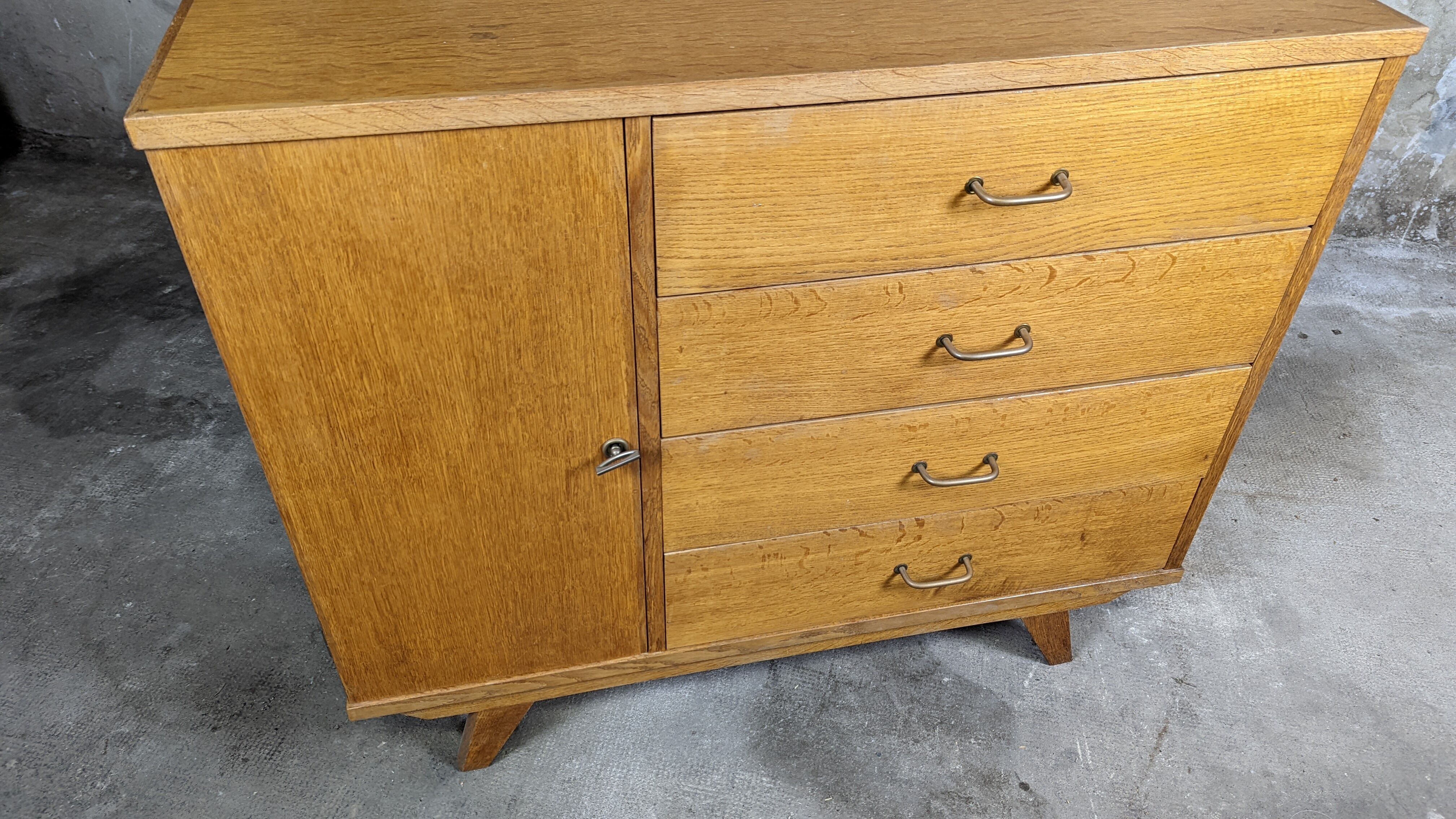 Scandinavian compass foot dresser