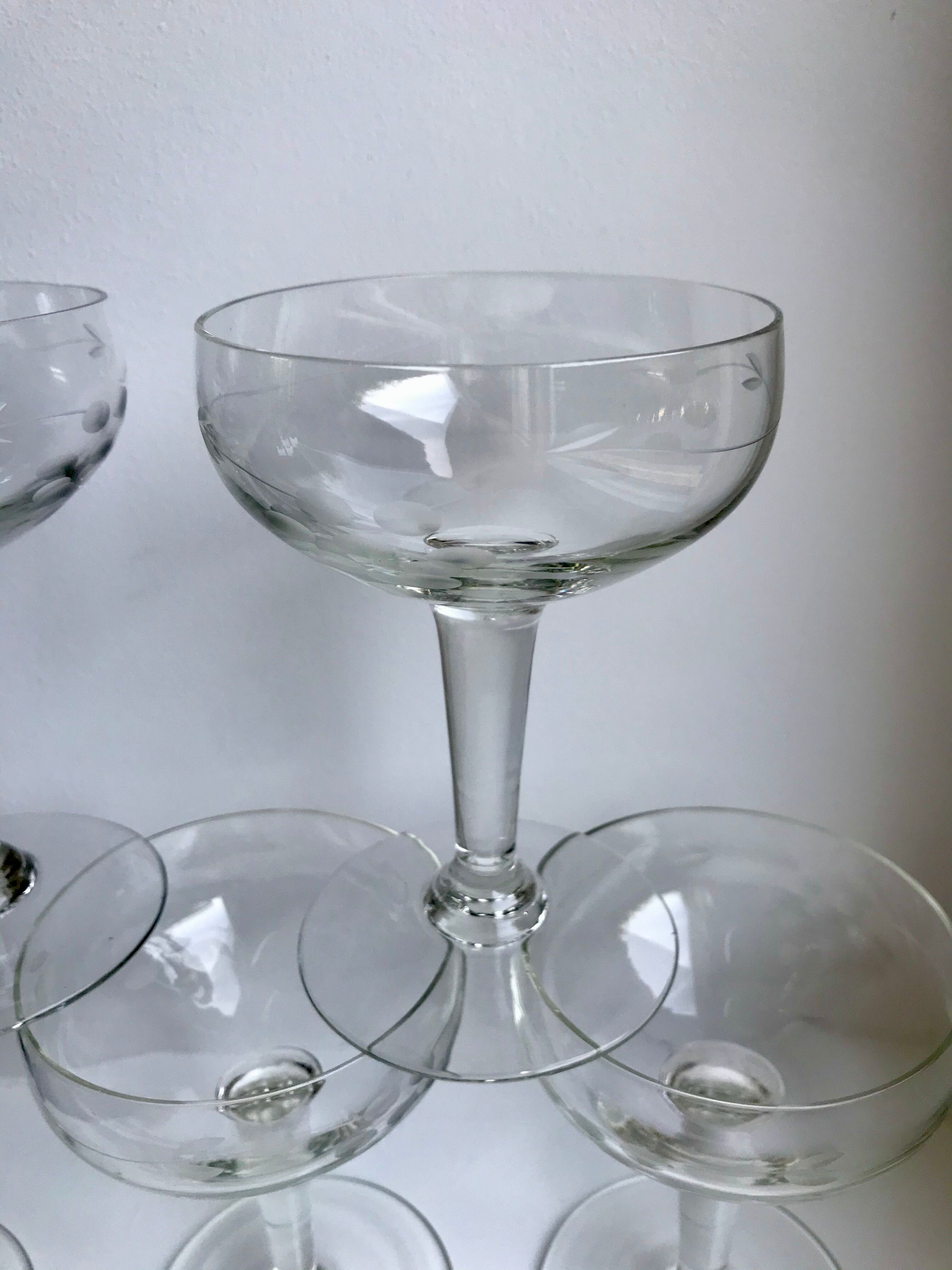 Set of 5 champagne glasses in crystal engraved 50s