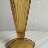 Vase en verre ambré jaune