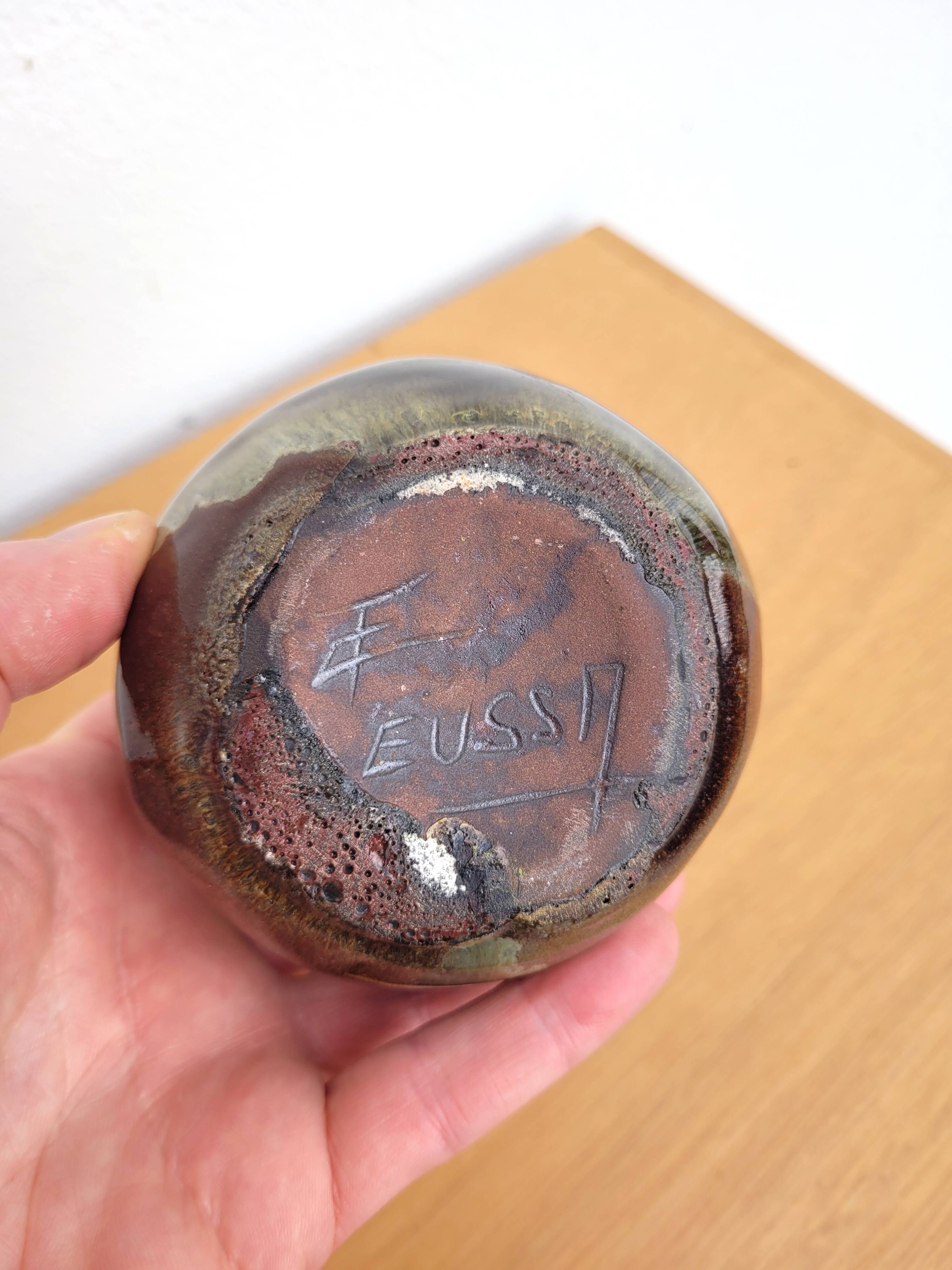 E. Eussa ceramic flower pick