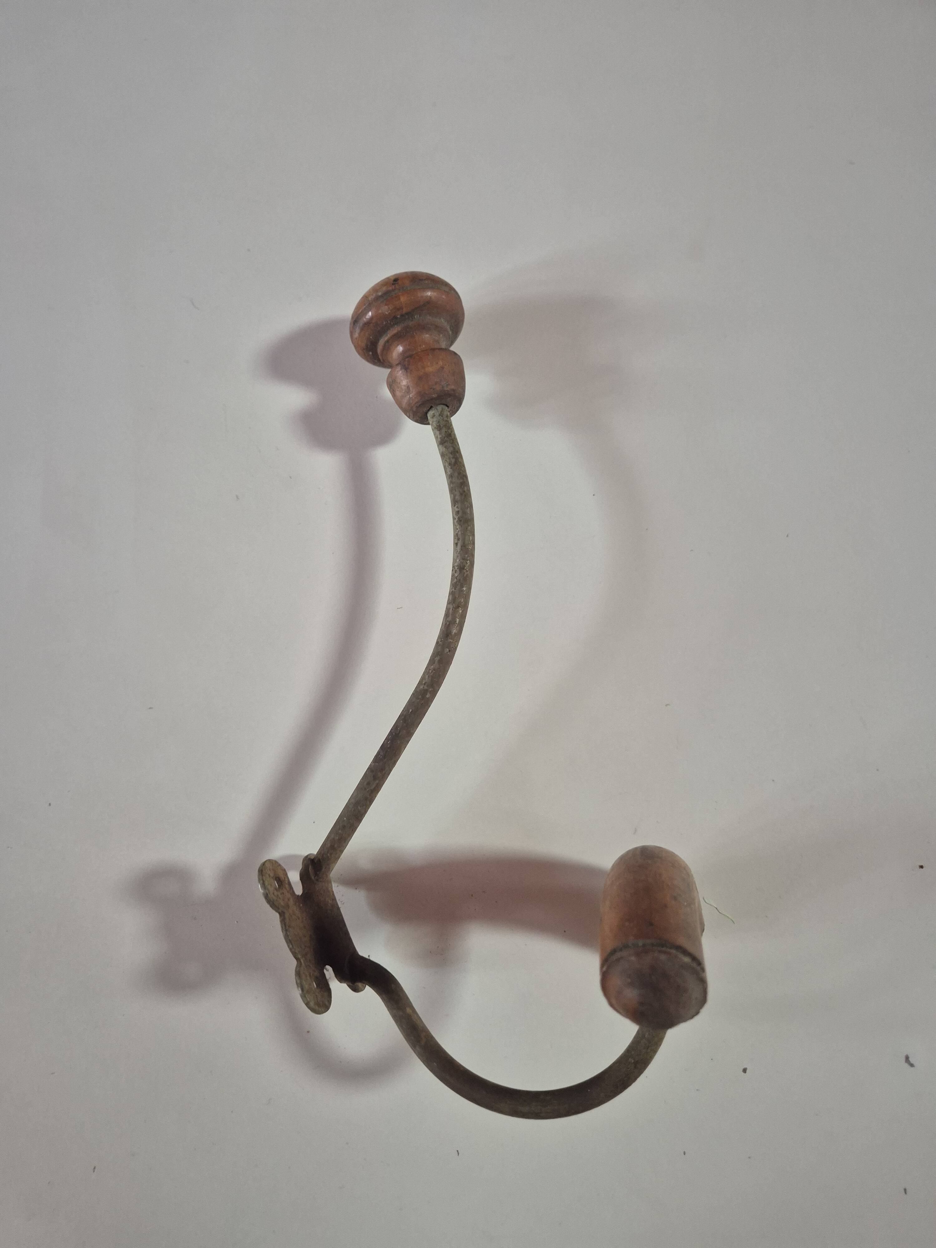 Vintage 1960s wall coat rack in wood and metal.