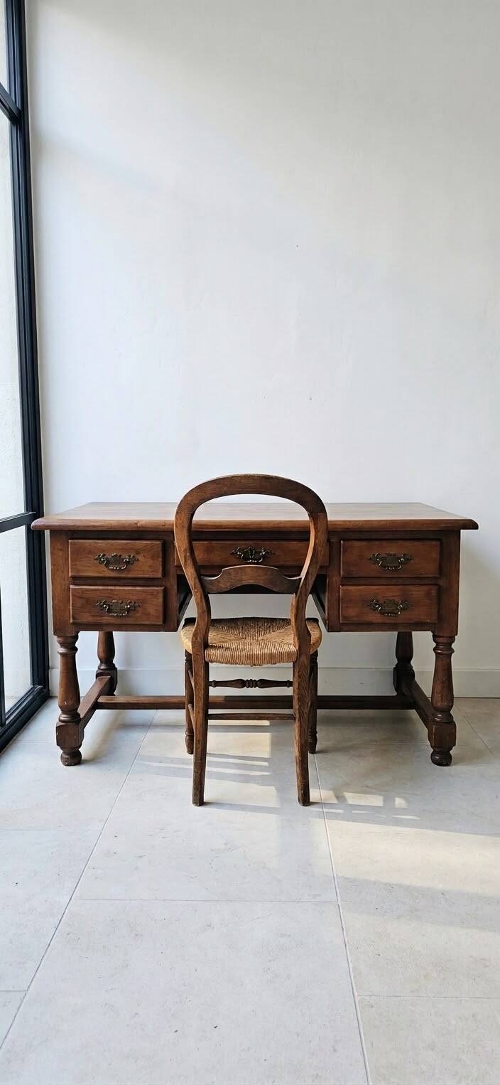 Bureau ancien en bois brun