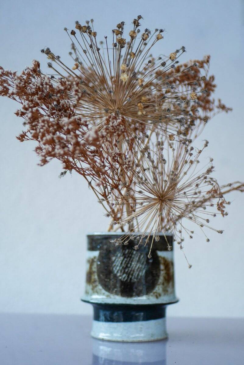 Vase en céramique moderniste du milieu du siècle par Inger Persson pour Rörstrand, Suède, années 1970.