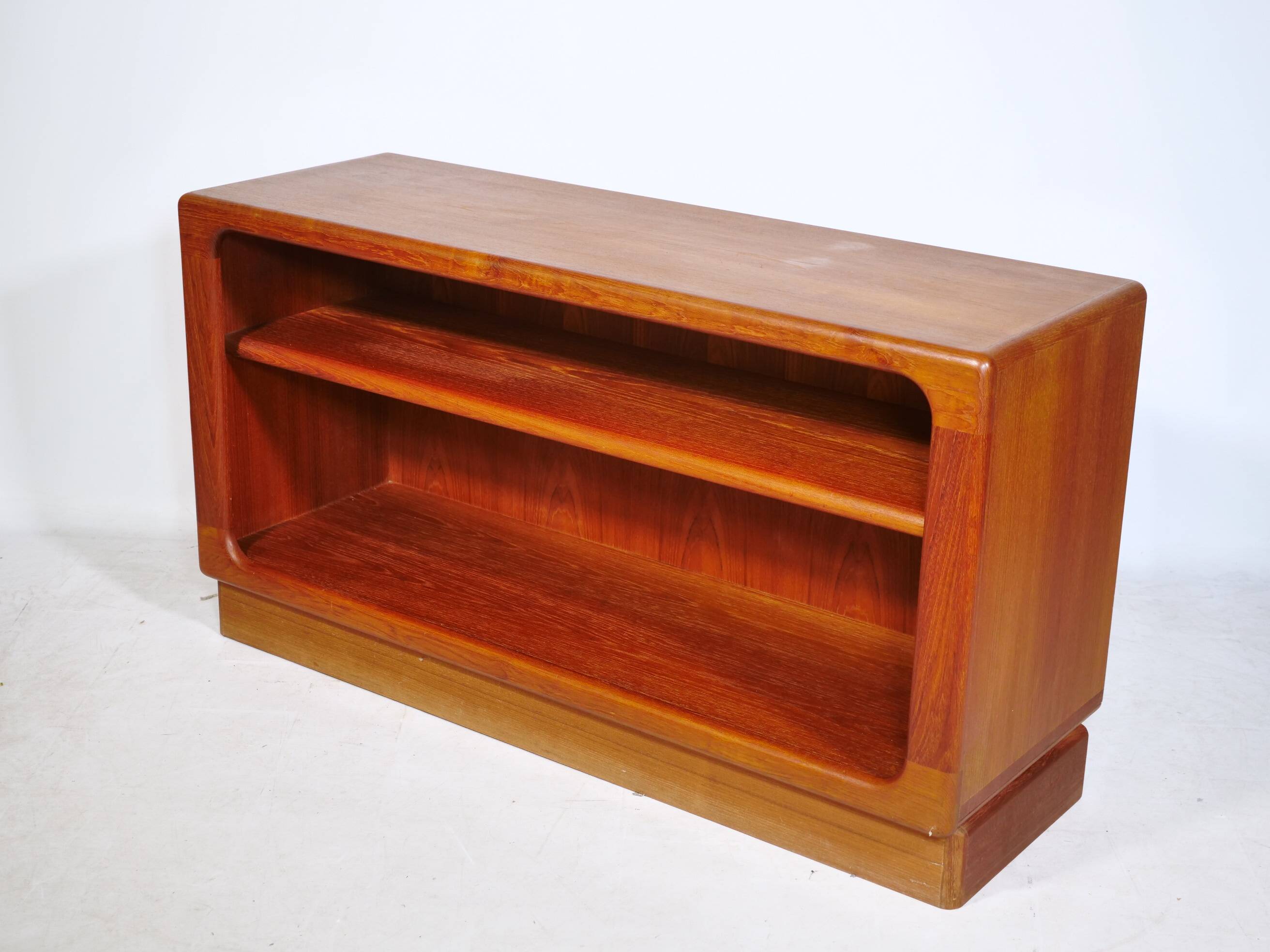 Buffet ouvert en teck des années 1960 par Dyrlund.