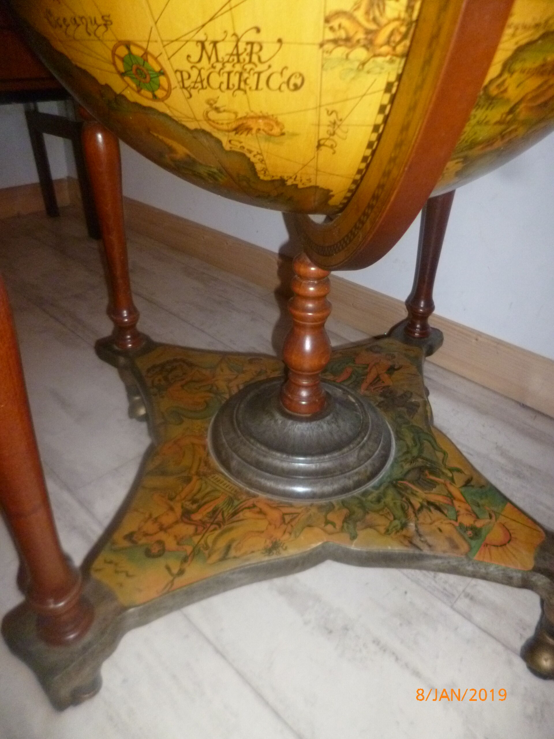 Globe terrestre bar