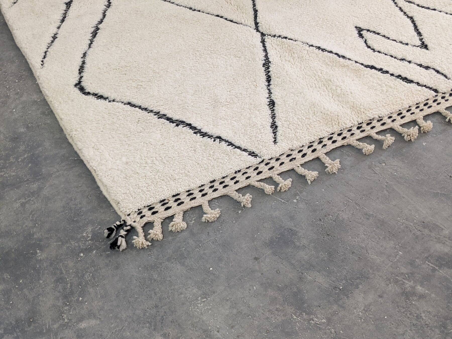 Traditional handmade beni ouarin rug size 150 x 250 cm