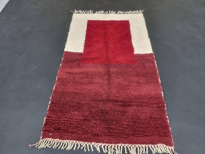 Authentic handmade Berber rug, size 150/250 cm.