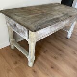 Table de campagne de caractère en bois blanc patiné