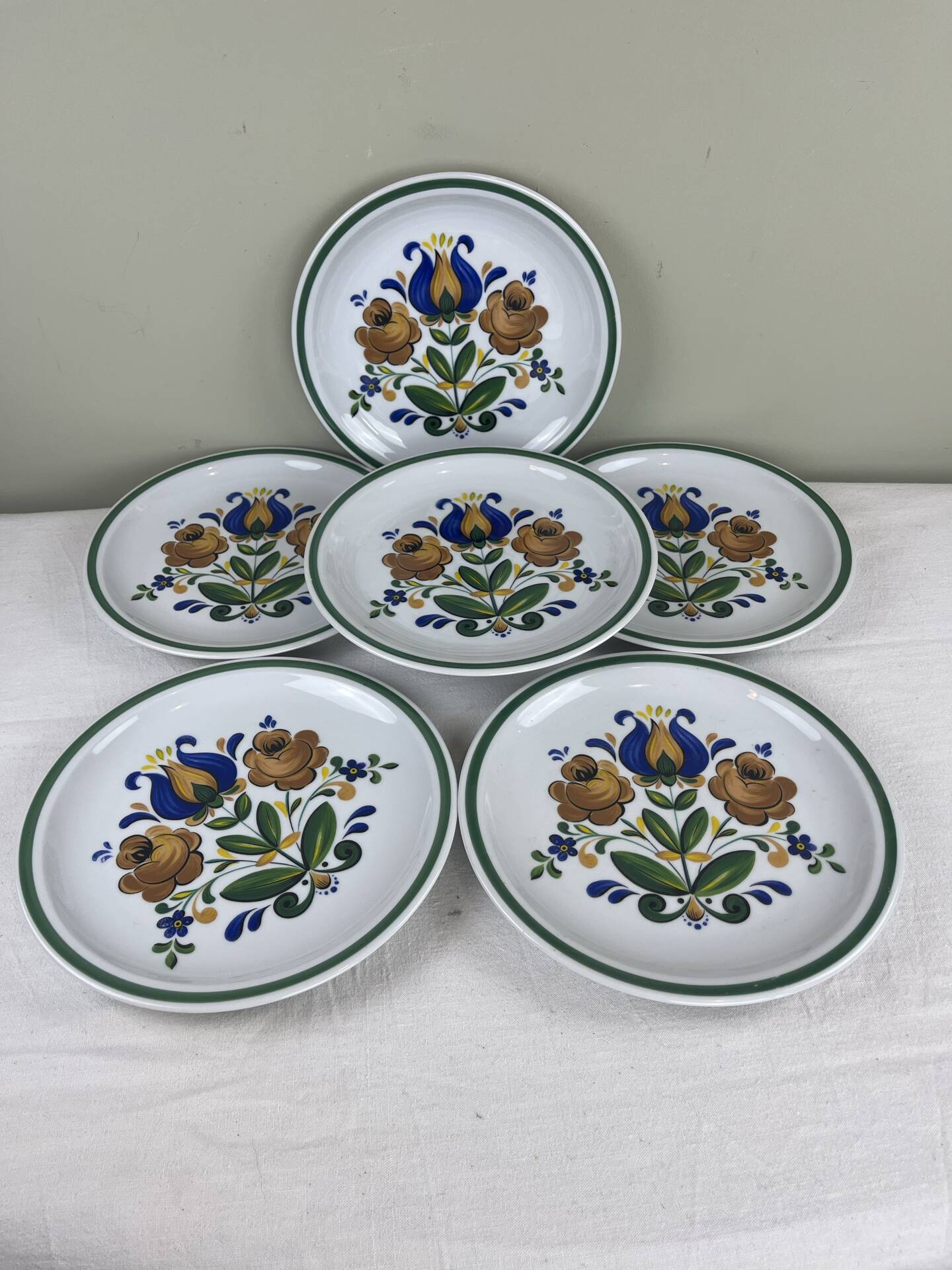 Decorated flat plates