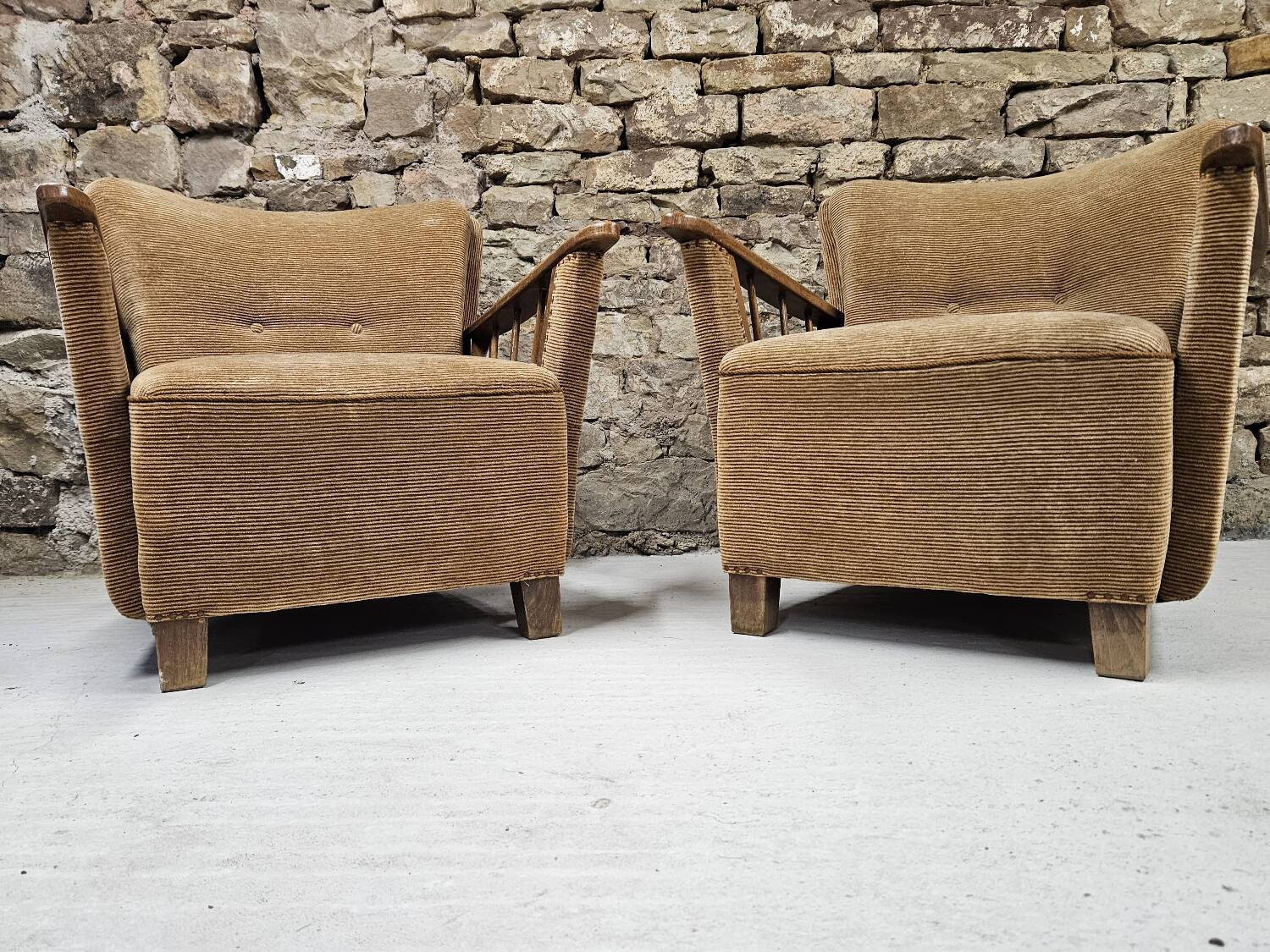 Paire de fauteuils brutalistes, années 1950