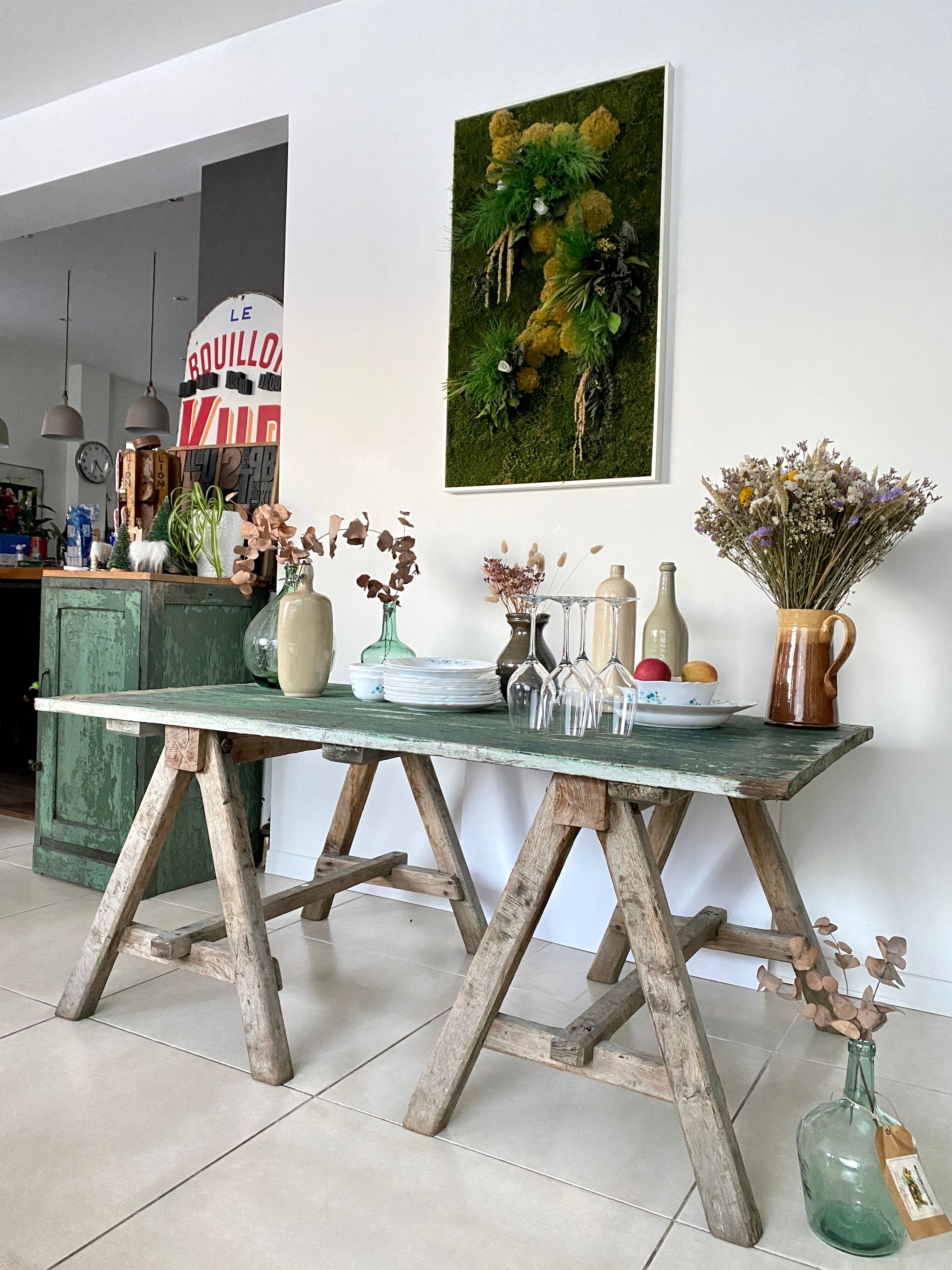 Table basse sur tréteaux anciens en bois