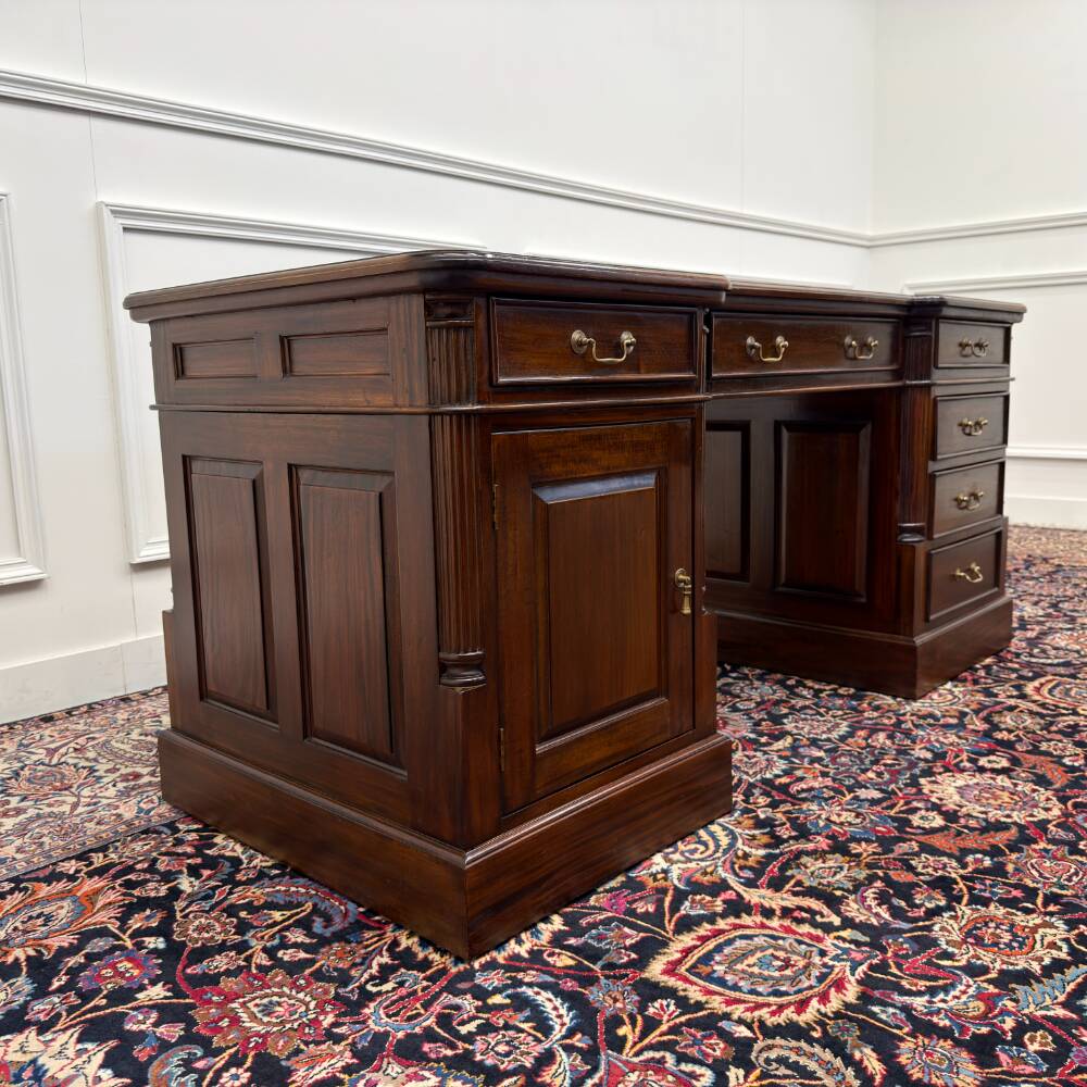 Classic English Desk Green Leather