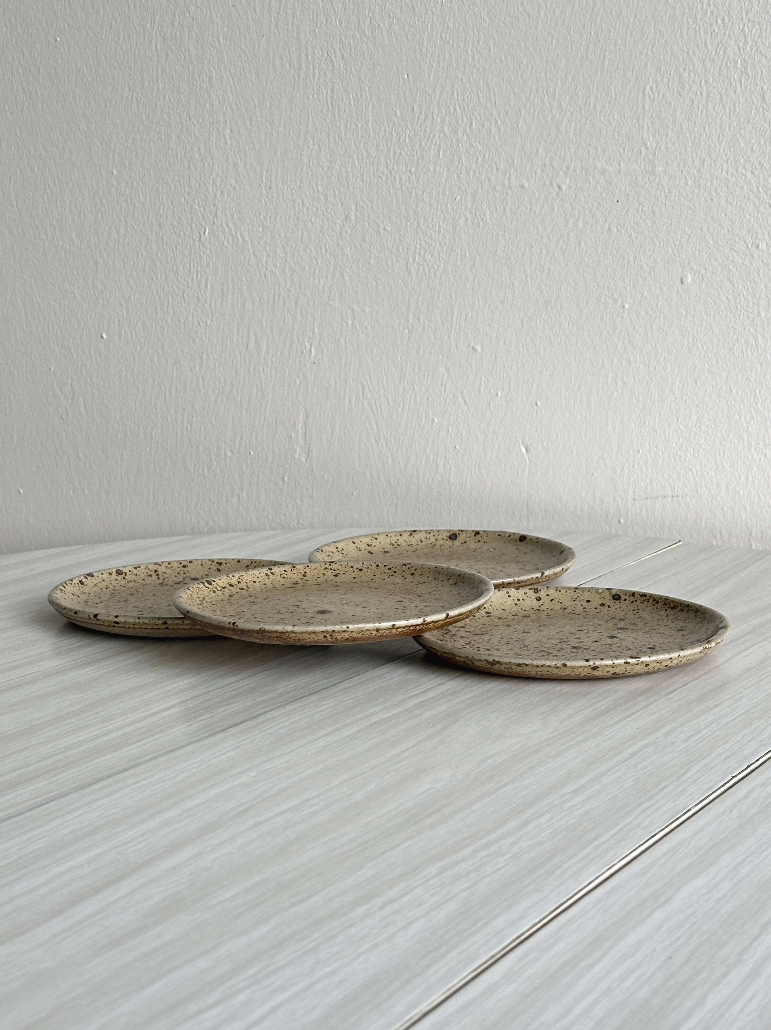 Set of 4 speckled stoneware plates
