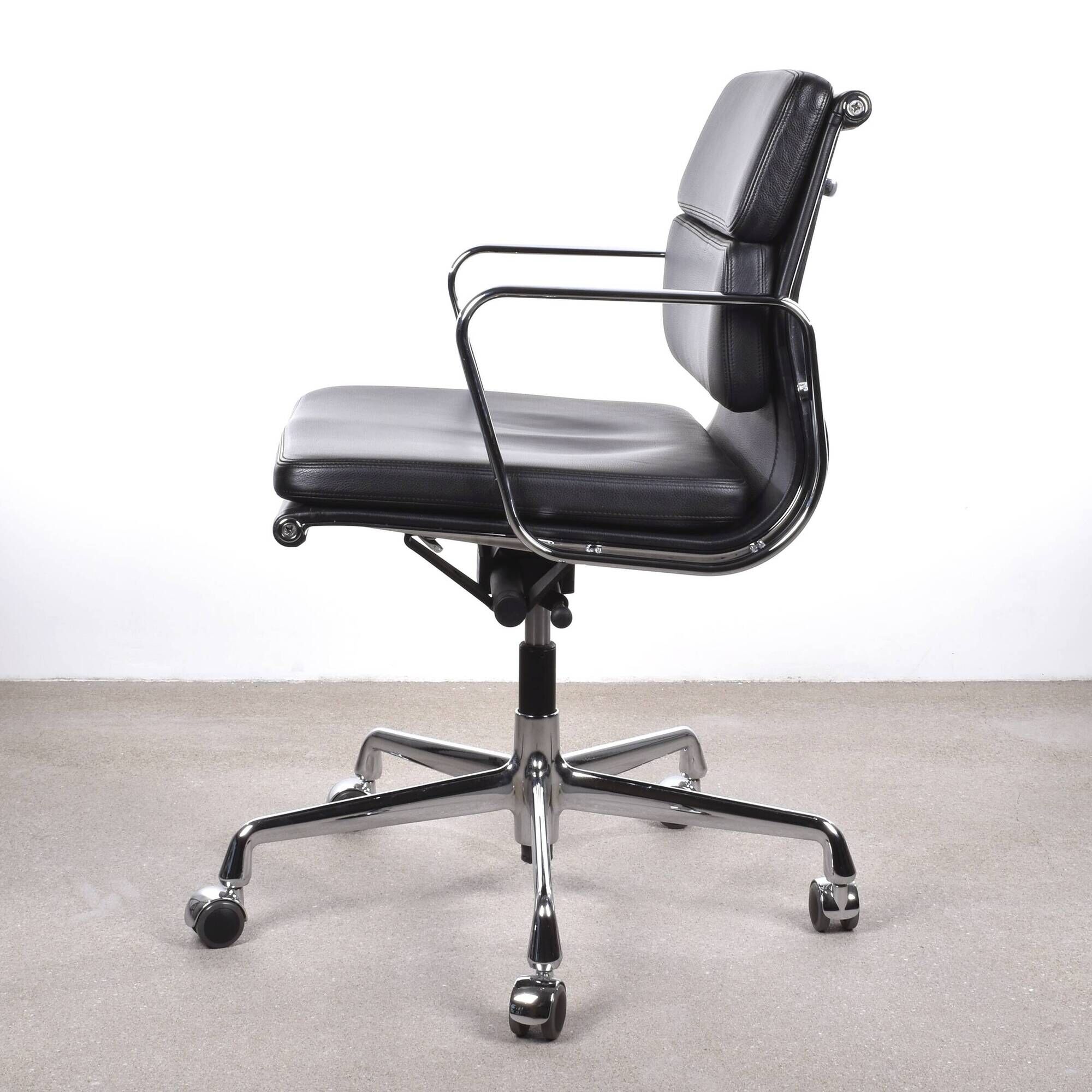 Charles & Ray Eames EA217 Office Chair polished aluminum and black leather