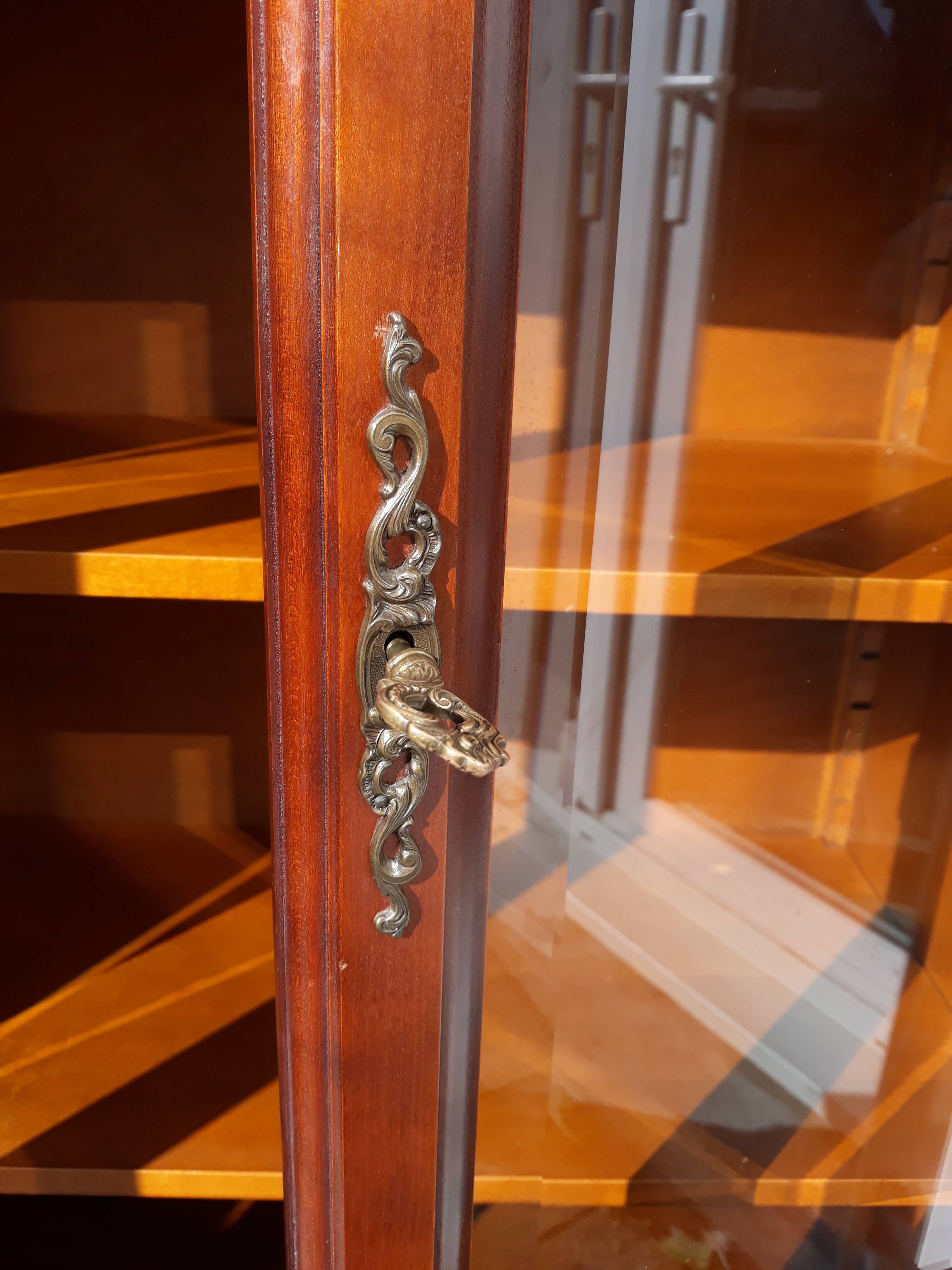 Vitrine style Louis XV