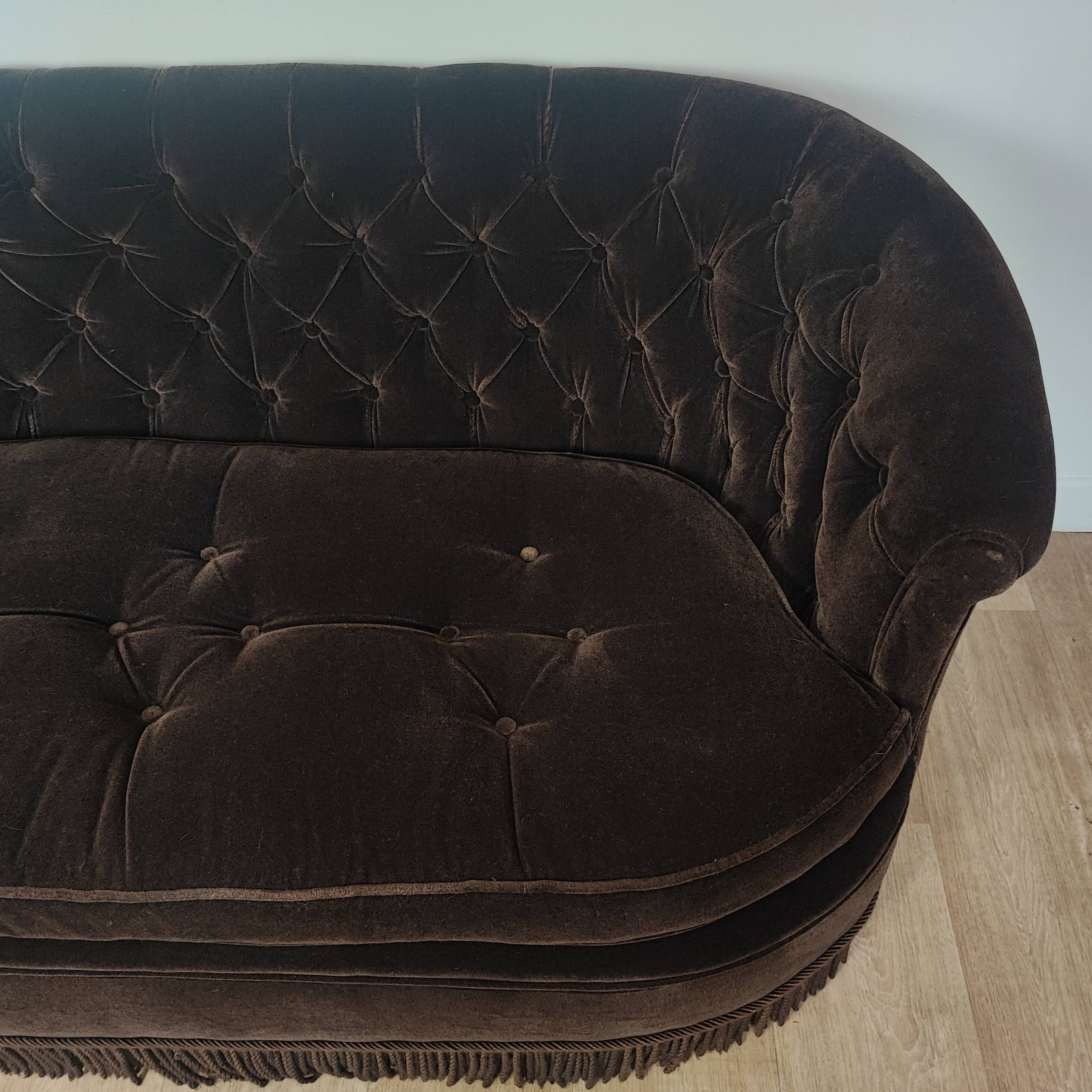Velvet toad sofa