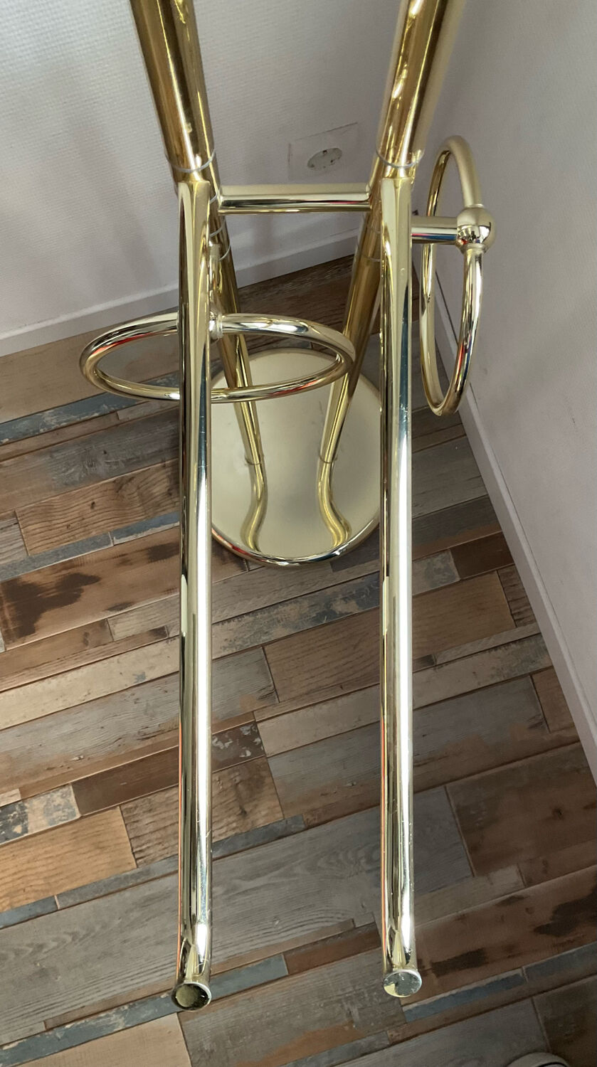 Italian towel rack in gilded metal from the 70s