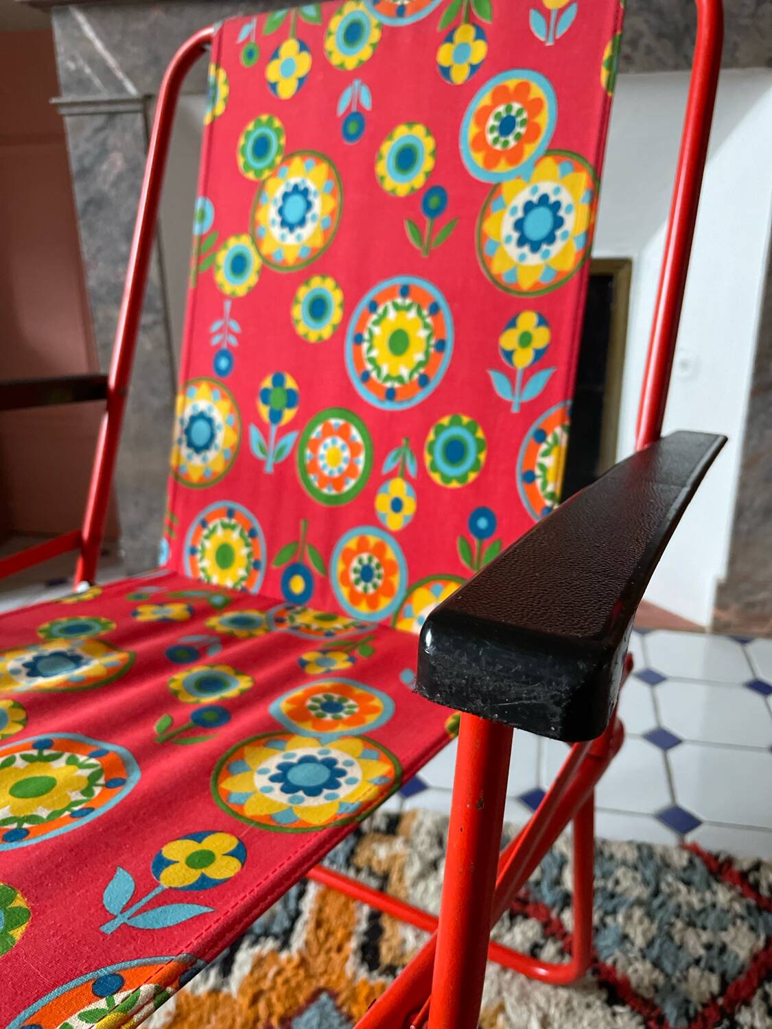 70' flowered folding chair