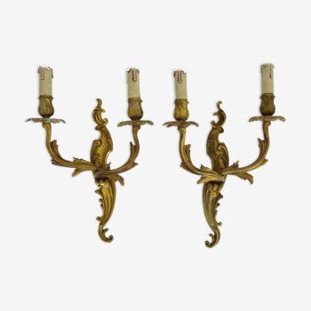 Old pair of double-light wall sconces in bronze or brass, acanthus leaf. 60s