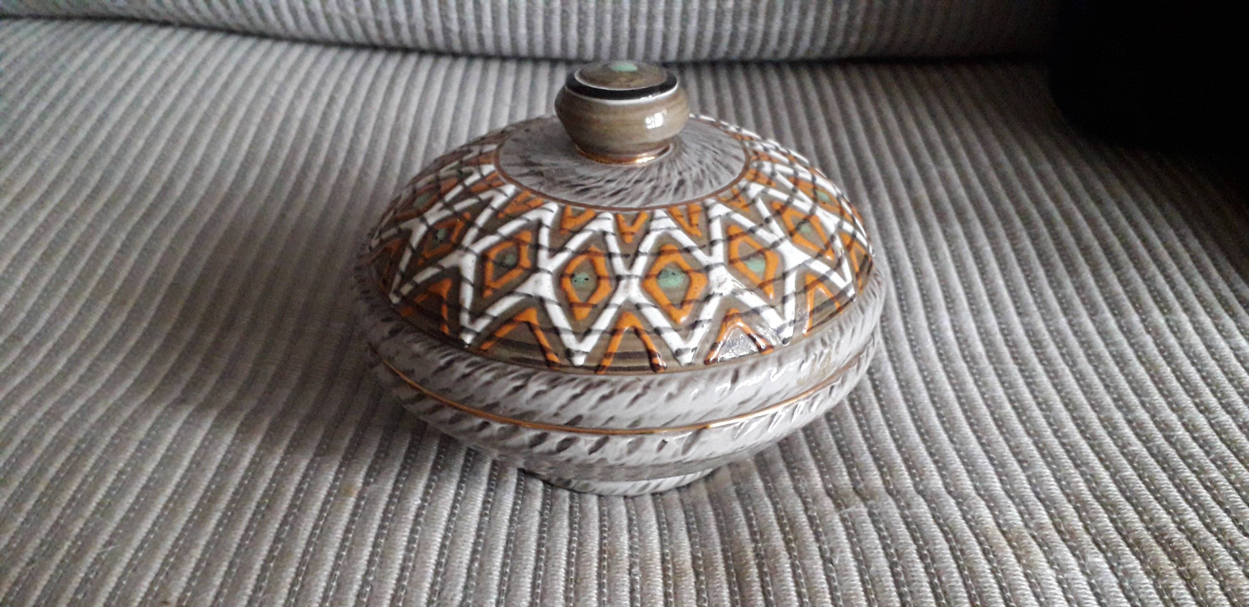 Very original vintage catchall.