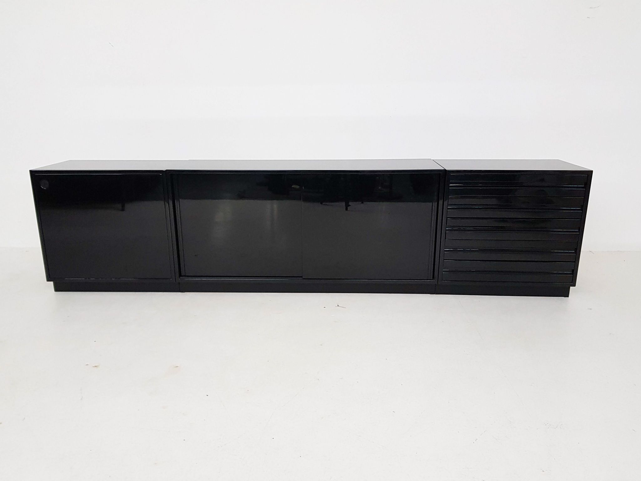 Osvaldo Borsani for Tecno "Model SE" Black Piano Gloss Sideboard, Italy 1951
