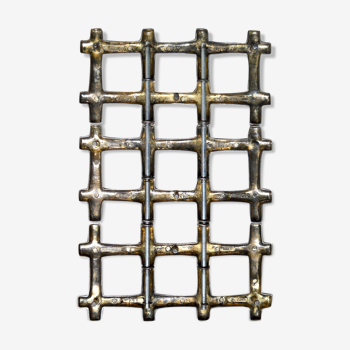 Extendable gridded underside