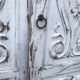 Armoire rustique en bois blanchi