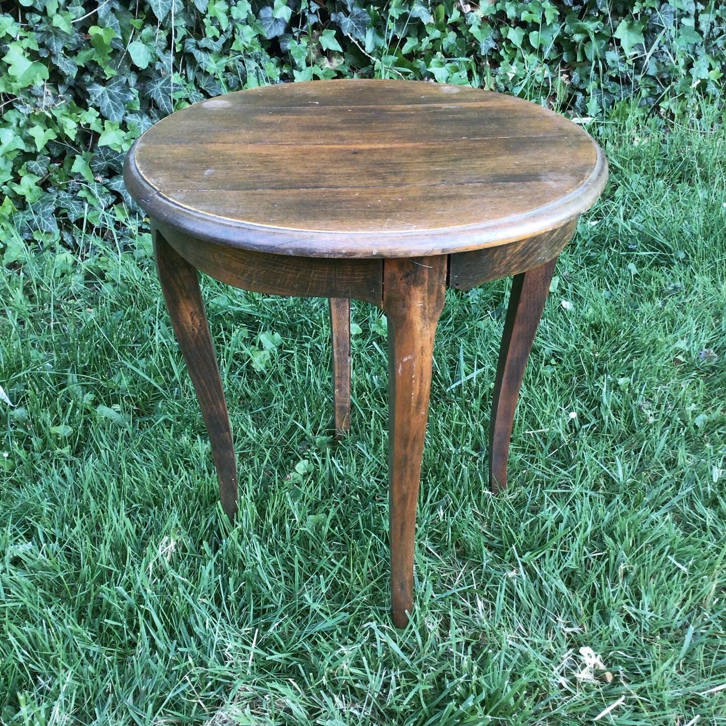 Quadripod pedestal in solid wood