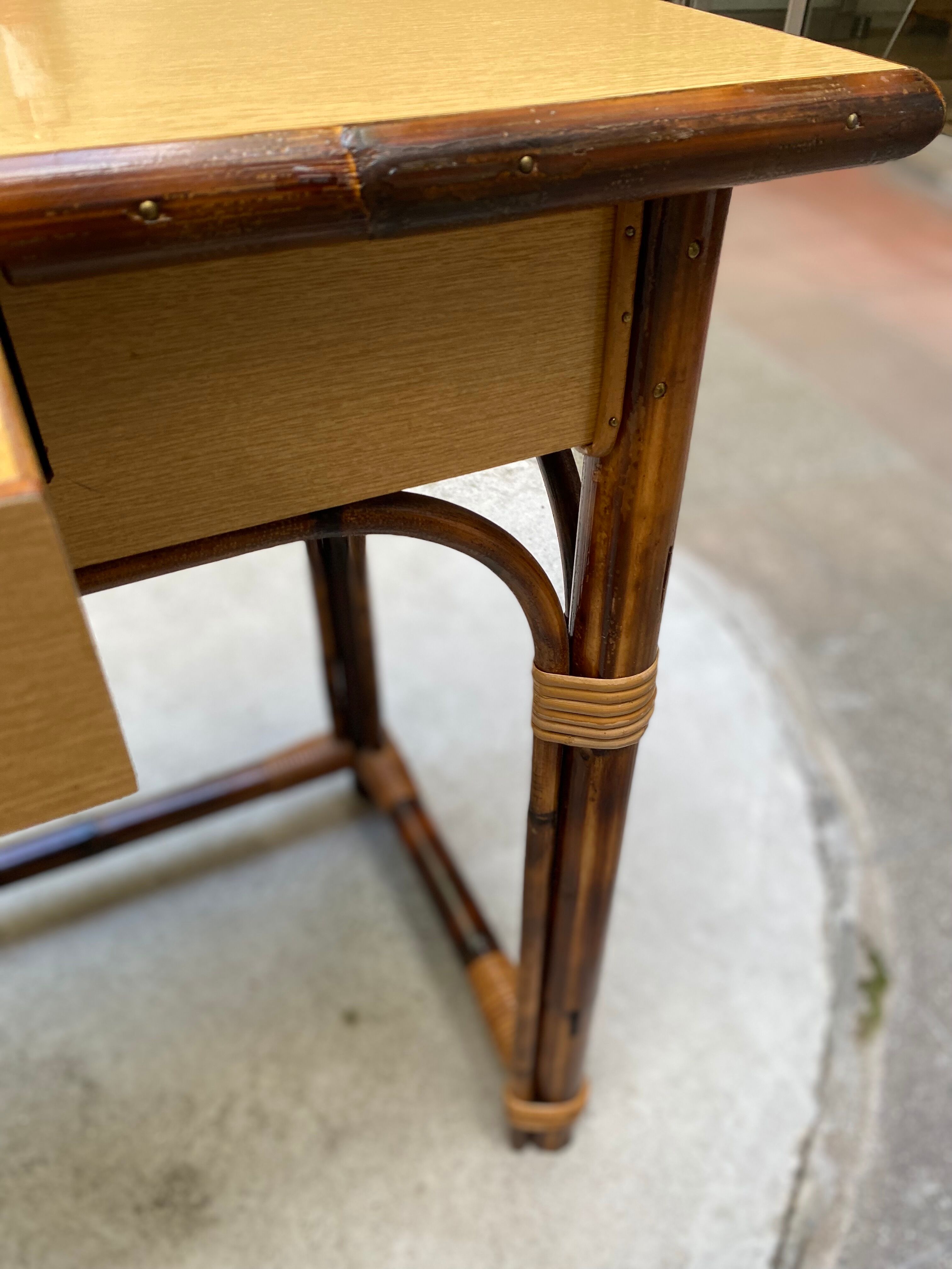 Bureau rotin années 70/80