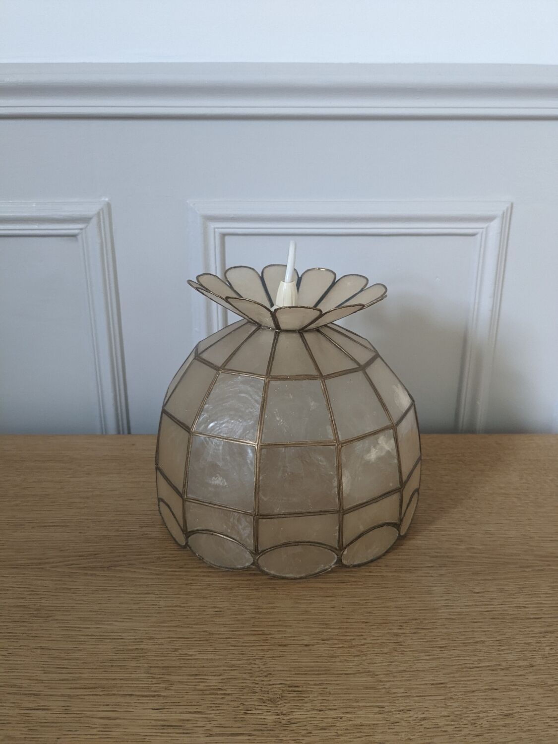 Chandelier in mother-of-pearl and brass