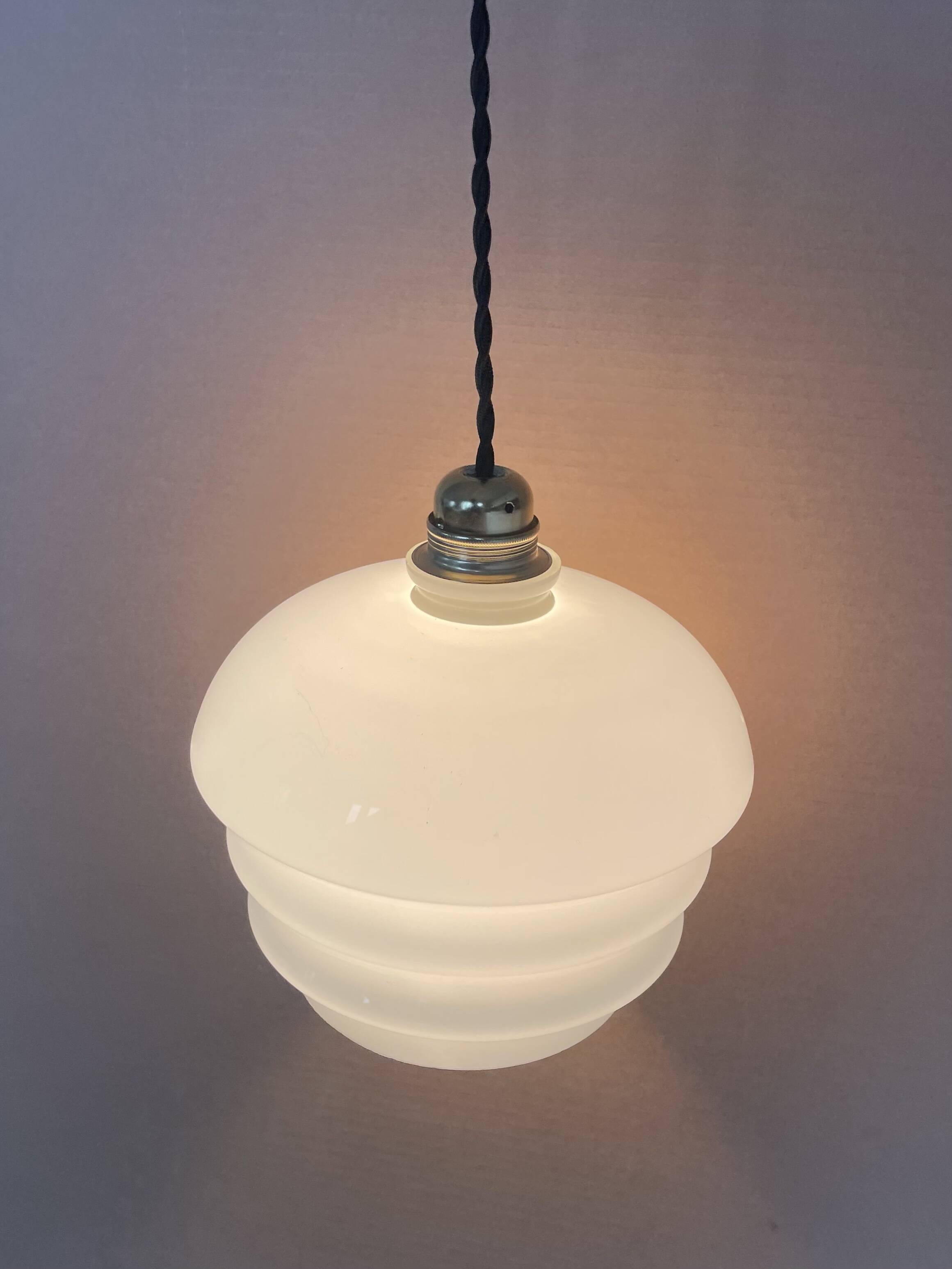 Old opaline suspension