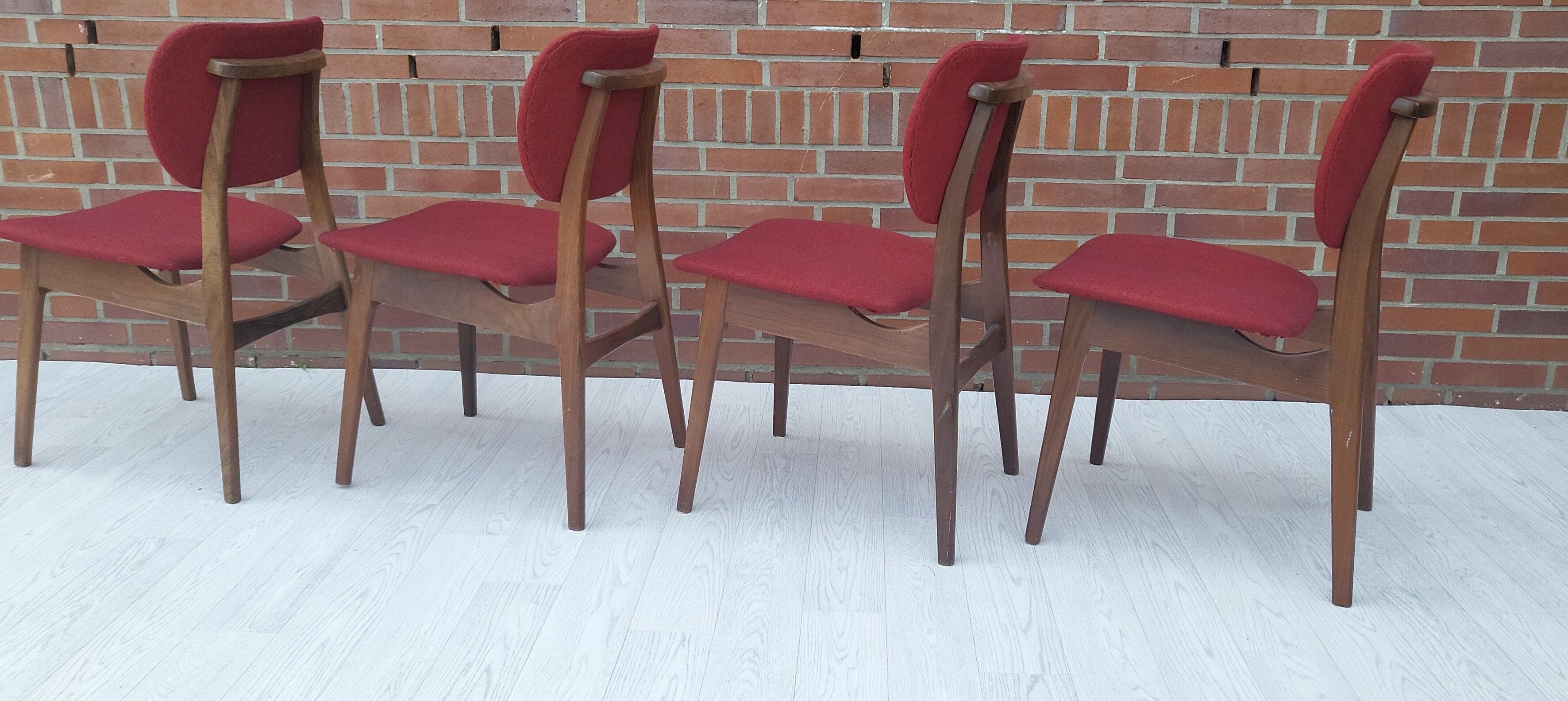 Lot of 4 middle century chairs