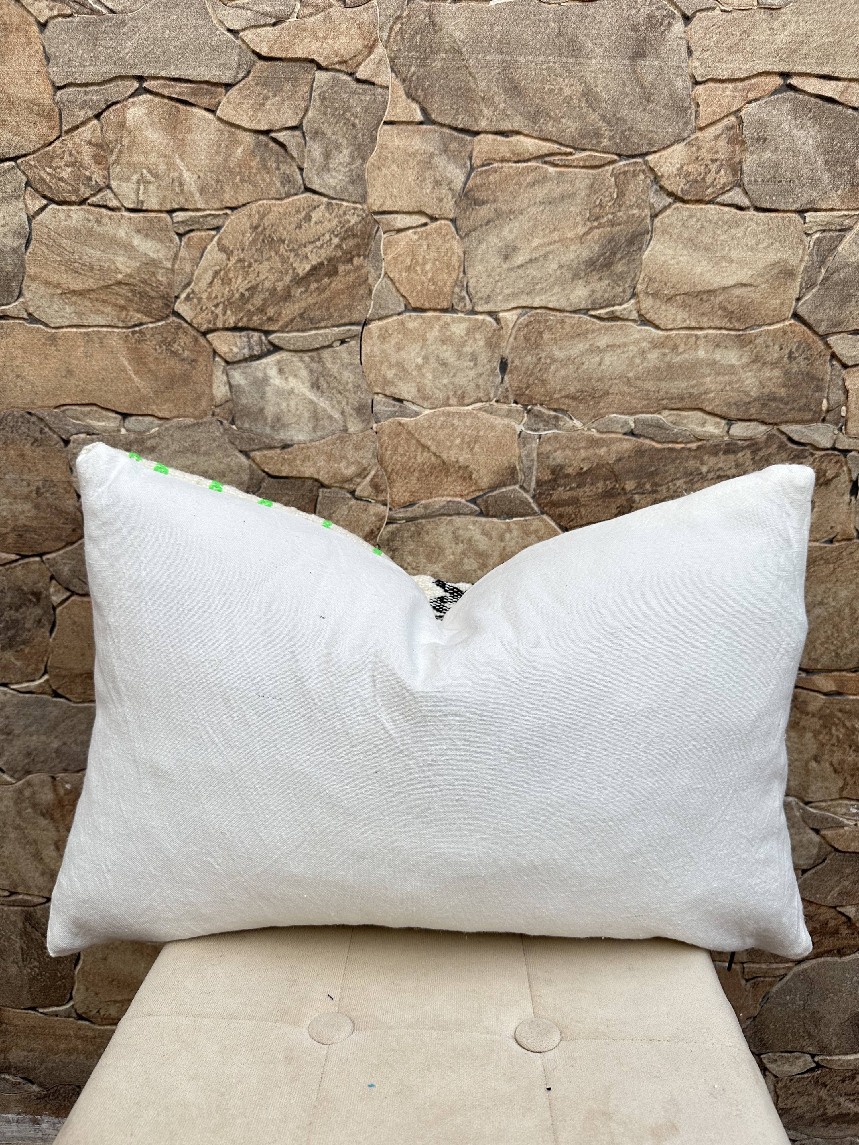 Housse de coussin artisanale marocaine en laine berbère