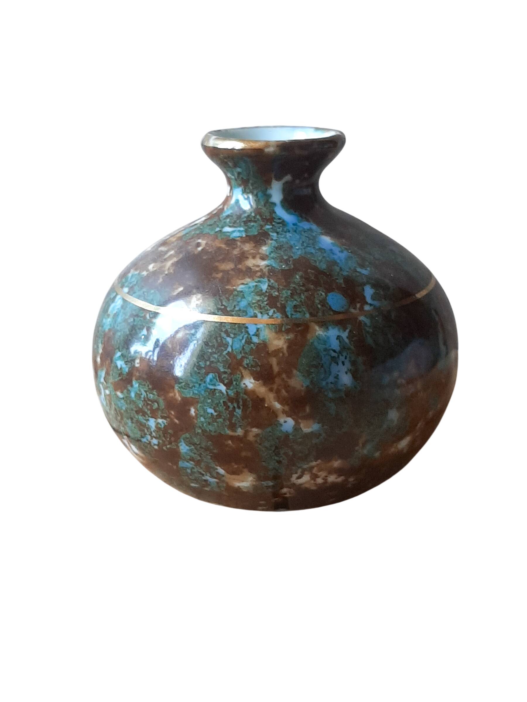 Single-flower vase in glazed Limoges porcelain