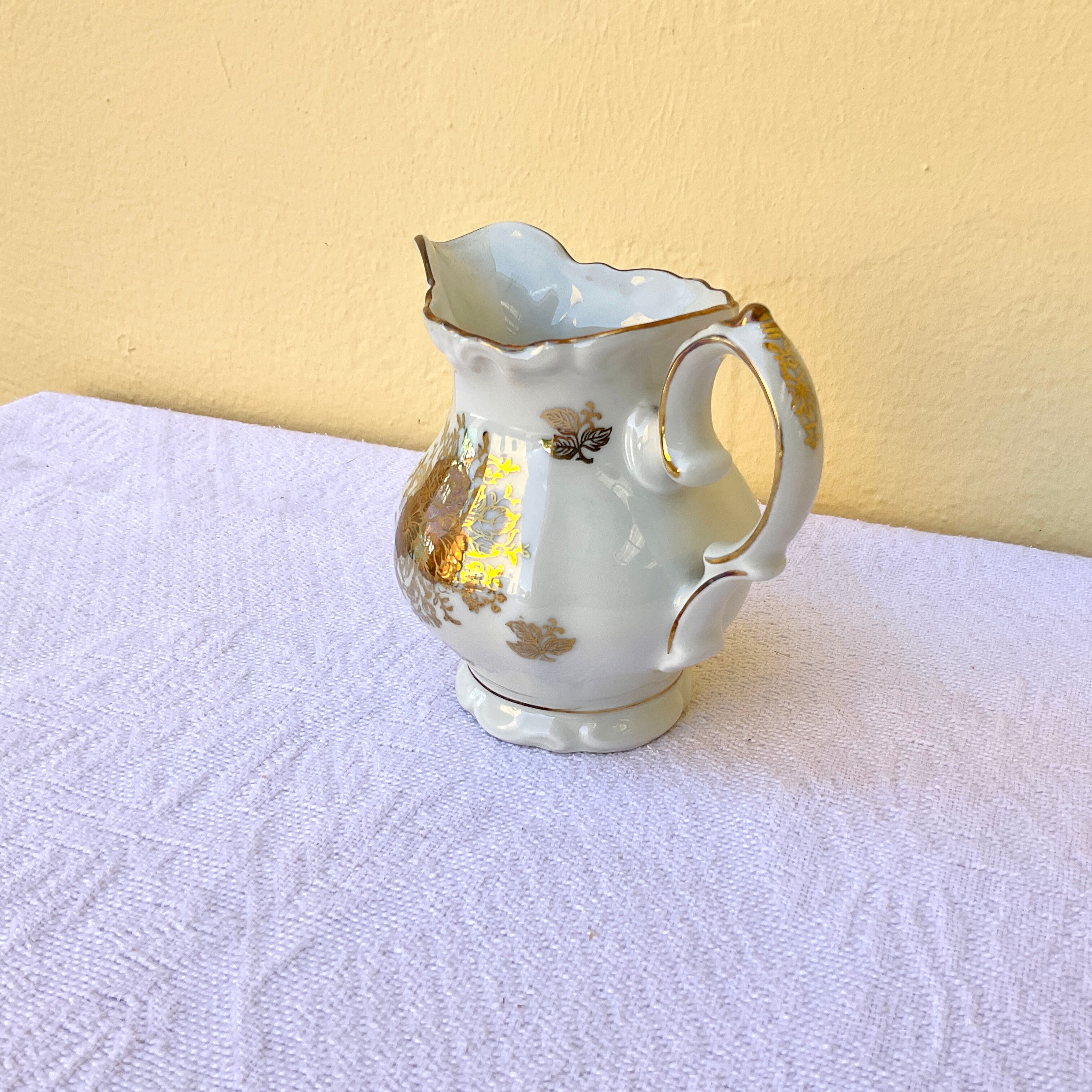 Creamer milk jar with gilding Bavaria