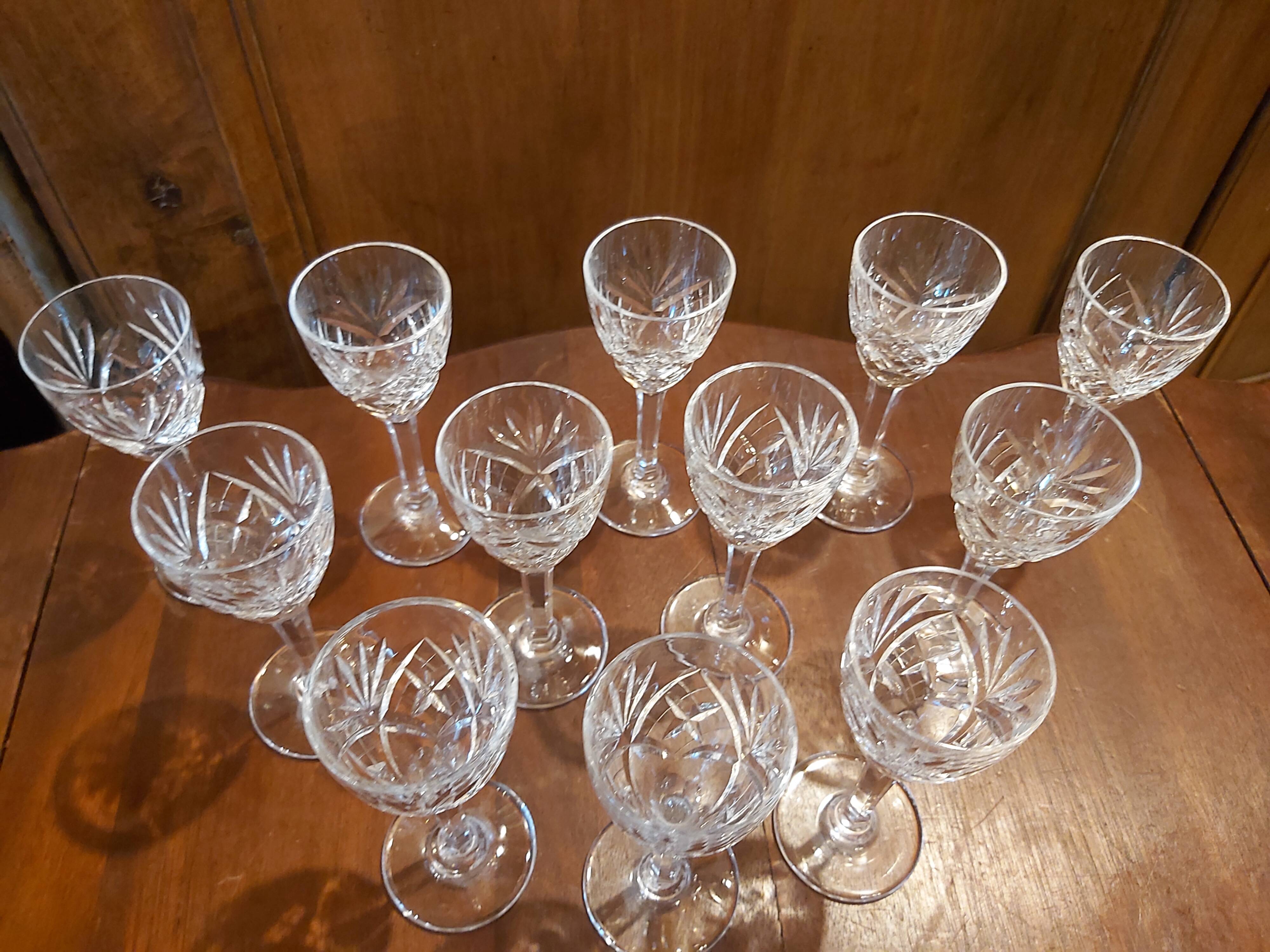 12 glasses of wine cooked Saint Louis model Chantilly