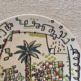 Hollow round dish impressionist décor by Javier Mariscal