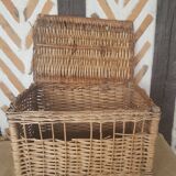 Market basket with wicker lid