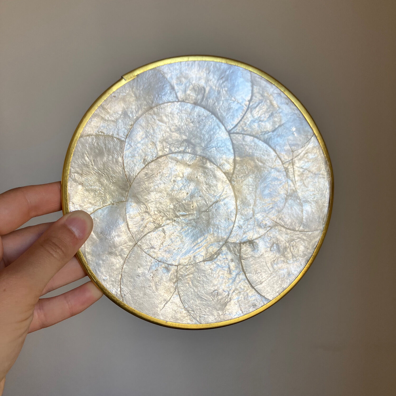 Dessous de verre en nacre et laiton