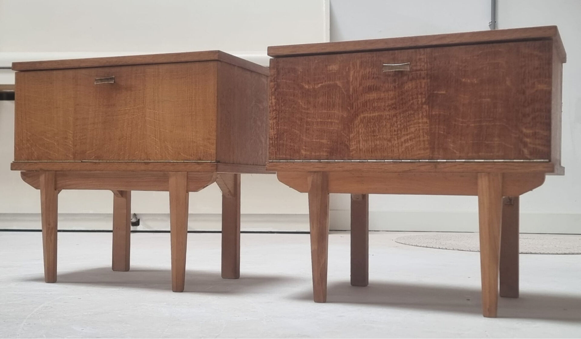 Tables de chevet du milieu du siècle