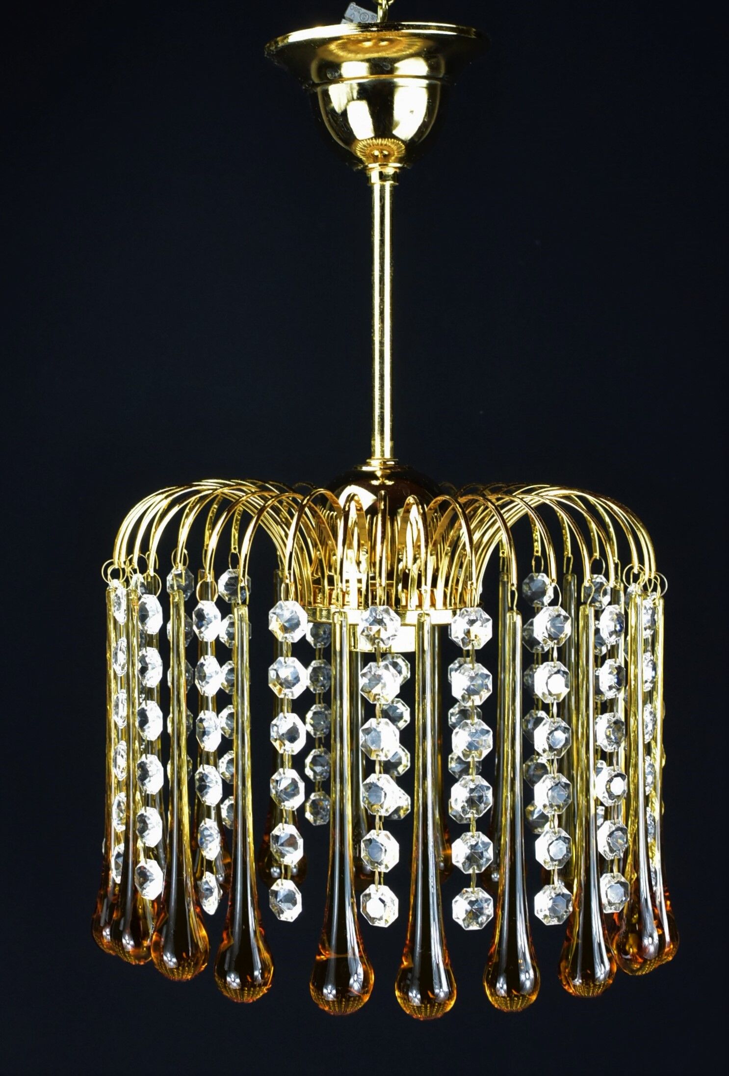 Suspension with tassels drops of water an glass