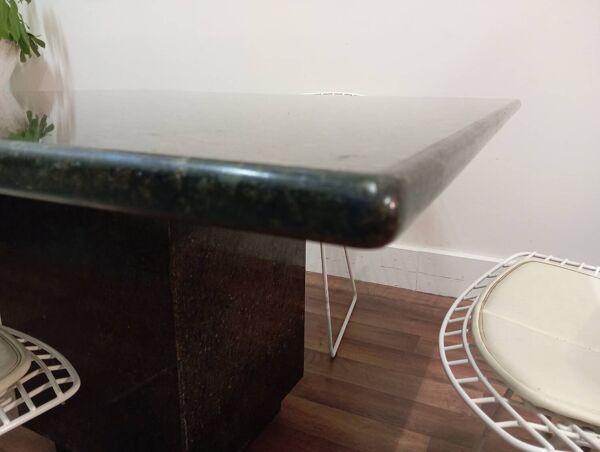 Table design 80's en granit noir