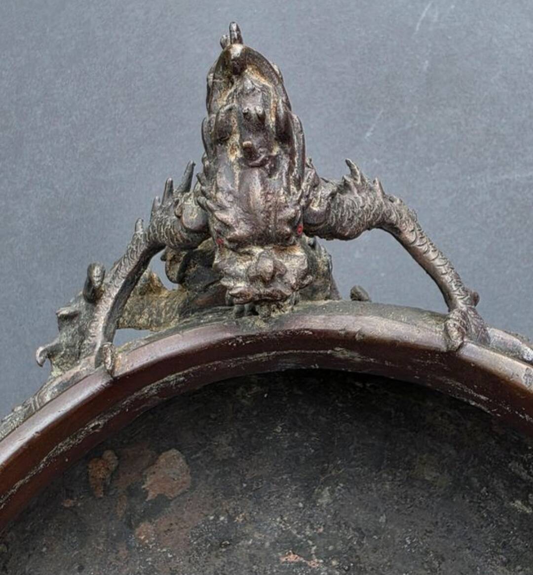Dragon basin - large planter - in bronze, Meiji period