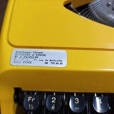 Machine à écrire Jaune Underwood 130 - vintage 70 RARE